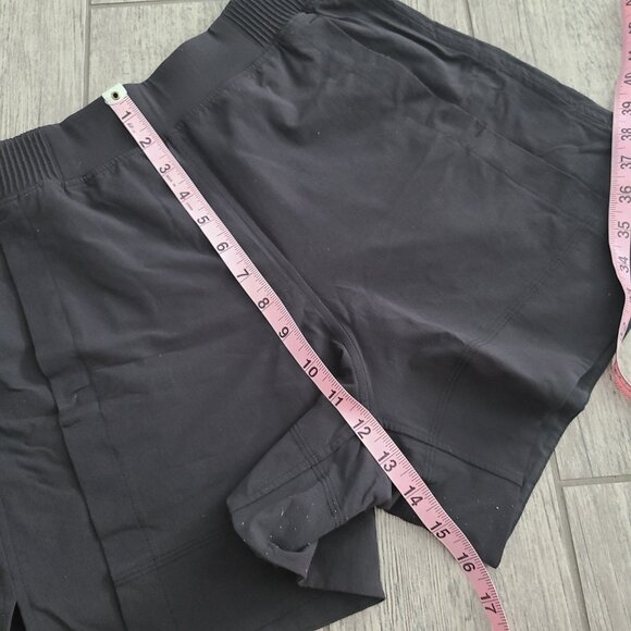 Lululemon Black High-Rise Ribbed Woven Relaxed-Fit Waist Shorts 4" size small - Picture 9 of 10